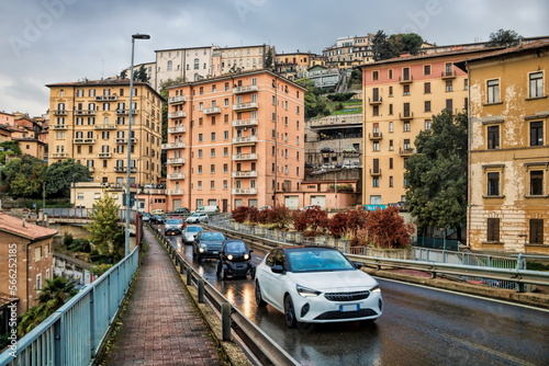 Cuadro en lienzo perugia, italien - autoverkehr in der stadt