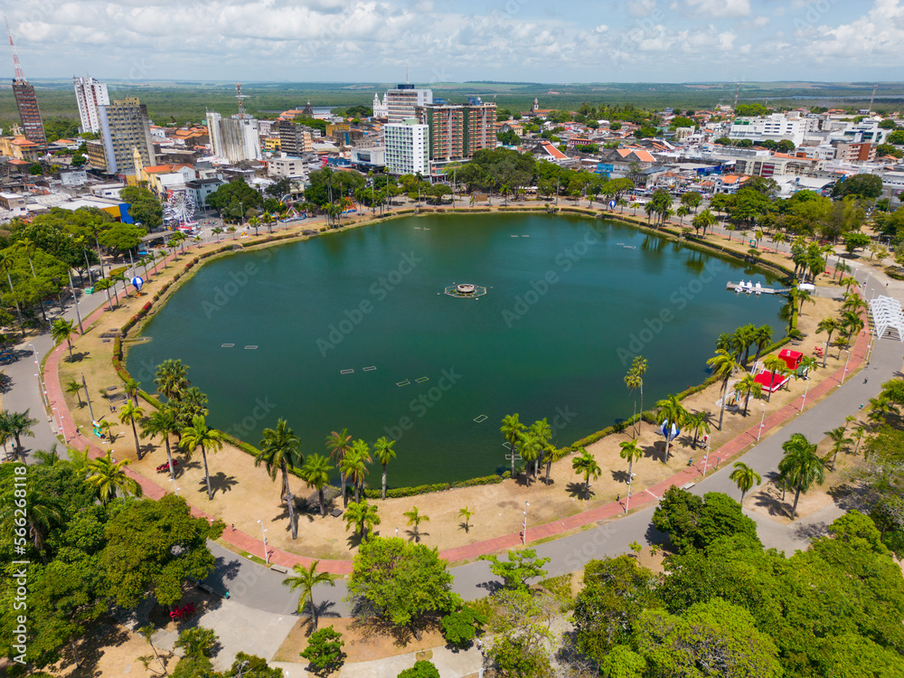 Aerial photo of the solon de lucena lagoon park in the city of joao pessoa, paraiba, brazil - obrazy, fototapety, plakaty 