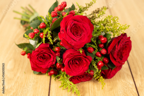 Closeup red roses lying on wooden background.  © Sam