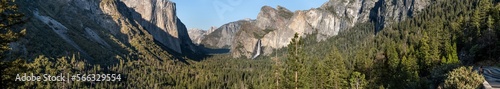 Tunnel View scenic point in Yosemite NP