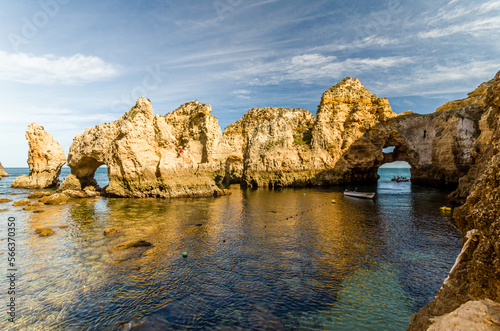 Klify w Portugalii na plażach w okolicach Portimao photo