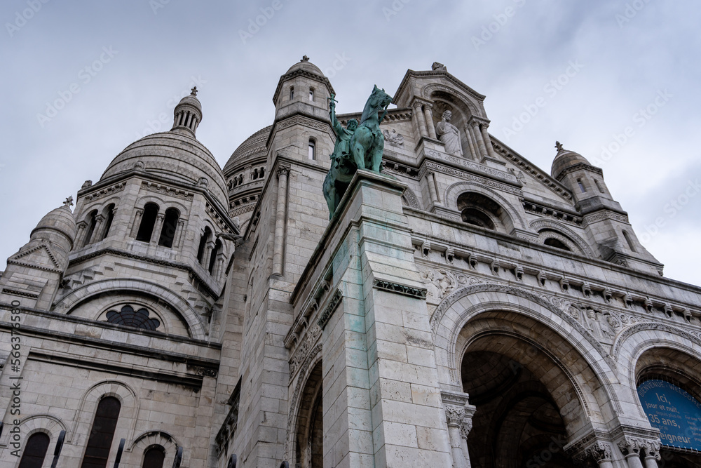 A detailed look at the craftmanship of the Basilique de Sacré-Cœur in Paris, France.