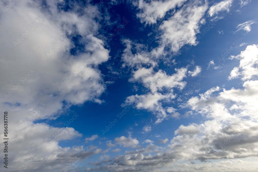 Obraz premium Blue sky background with clouds