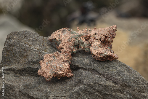 Plakat w ramie copper ore sample on rock