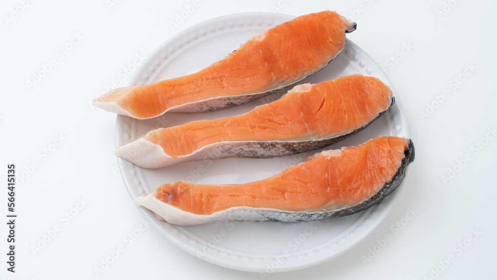 生の鮭の切り身 生の鮭の切り身