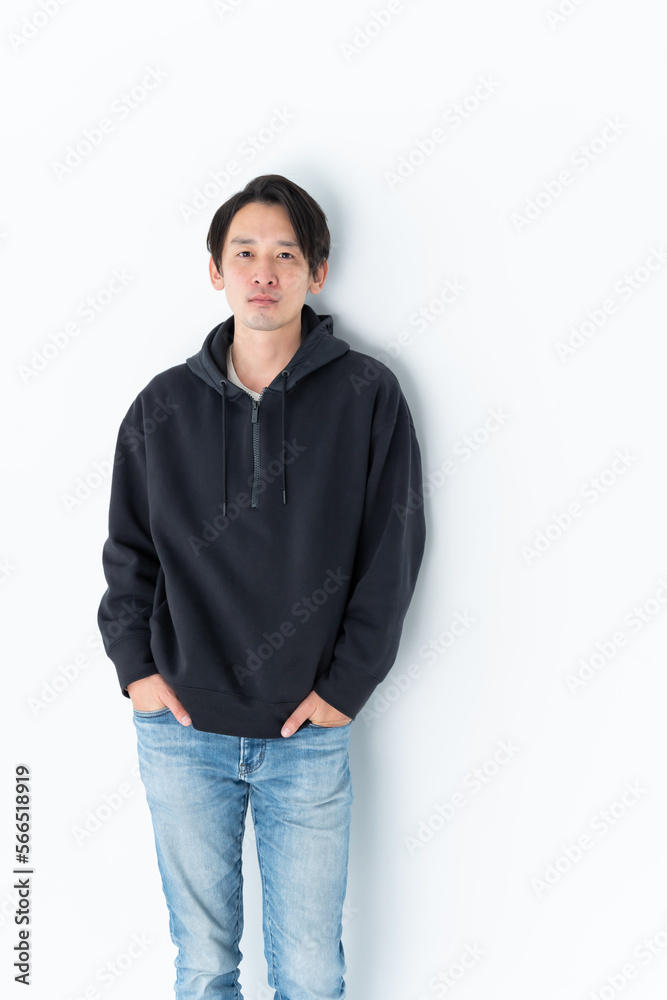 Obraz premium 私服を着た日本人男性