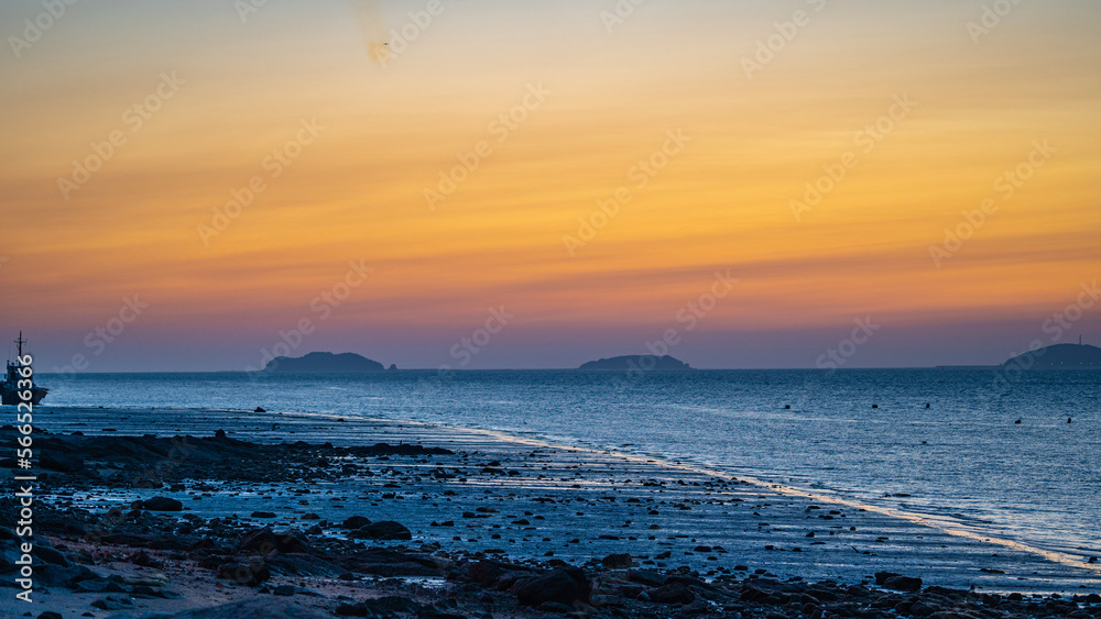 Fototapeta premium sunset over the sea