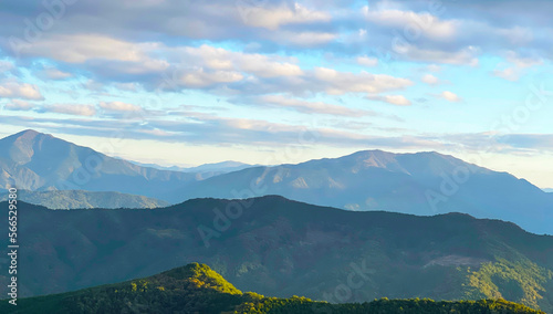 大自然の山並み風景