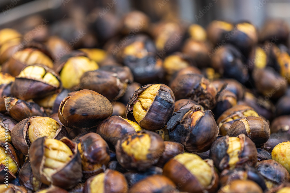Obraz premium Roasted sweet chestnuts close up. Organic food. Food background. Healthy eating
