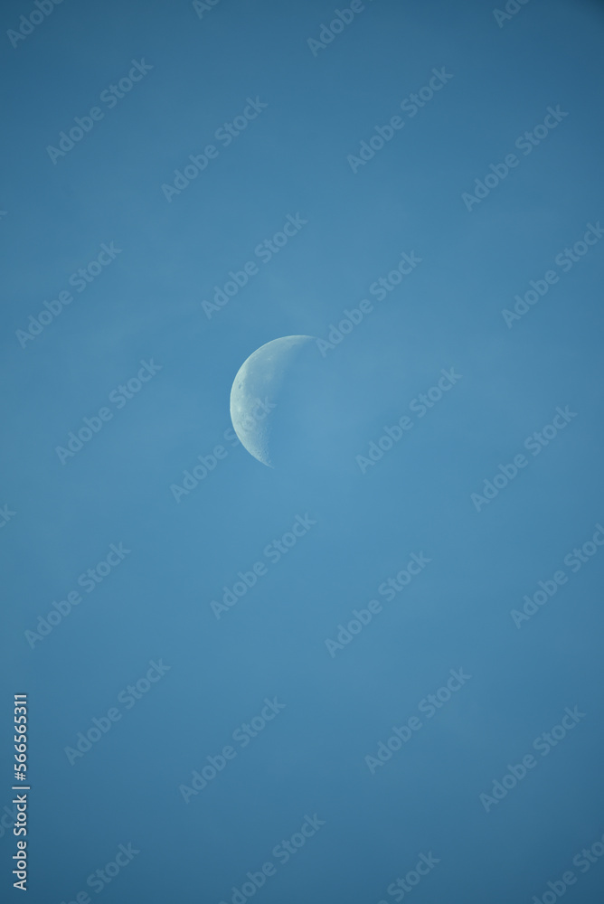 Luna y nubes por el dua