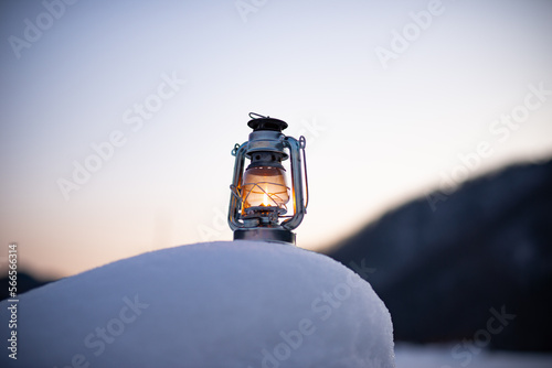 雪とランタン © 歌うカメラマン