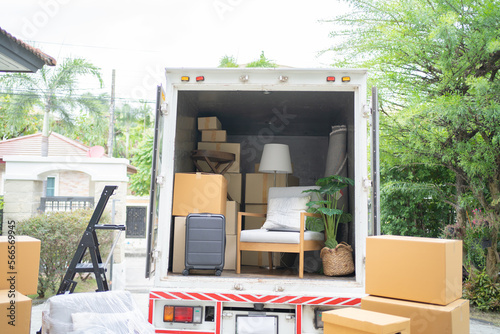 Billede på lærred Truck car moving house for customers, delivering boxes and furniture