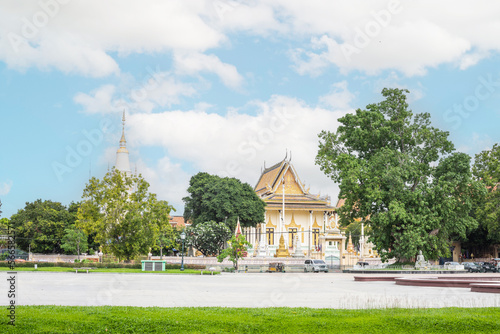 Parks in front of Botomvaty Pagoda