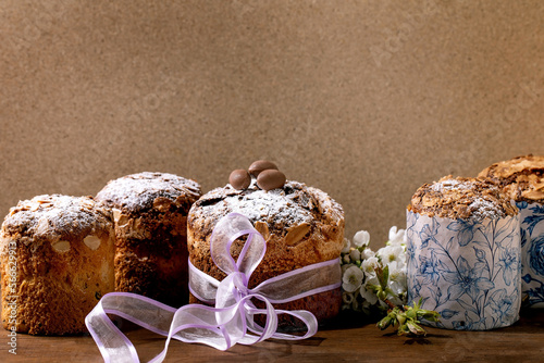 Fotografia Italian traditional Easter panettone cake