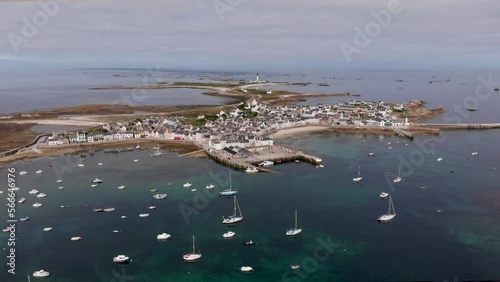 Vue aérienne de l'île de Sein - Bretagne photo