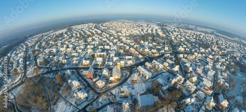 Kalter Wintermorgen im mittelfränkischen Hilpoltstein - Panorama-Ausblick aus der Luft