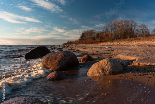 Fototapeta Naklejka Na Ścianę i Meble -  Rocky beach of the Baltic Sea at sunset