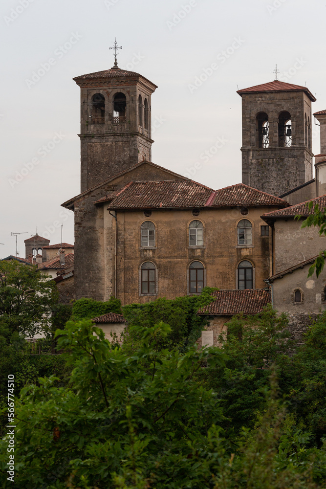 Fototapeta premium medieval city in Italy at sunny day
