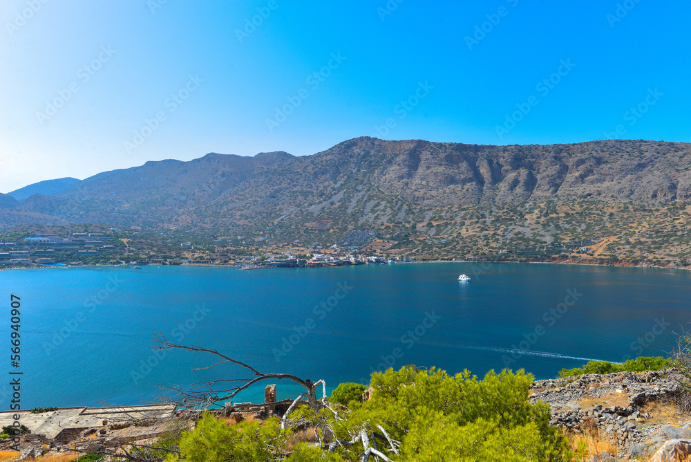 Blick von der Insel Spinalonga (Kalydon) auf Elounda, Agios Nikolaos, Kreta (Griechenland)