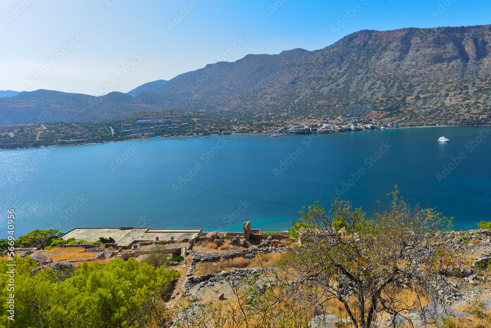 Blick von der Insel Spinalonga (Kalydon) auf Elounda, Agios Nikolaos, Kreta (Griechenland)