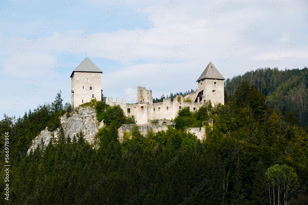 Ruine der Burg Gallenstein in Österreich