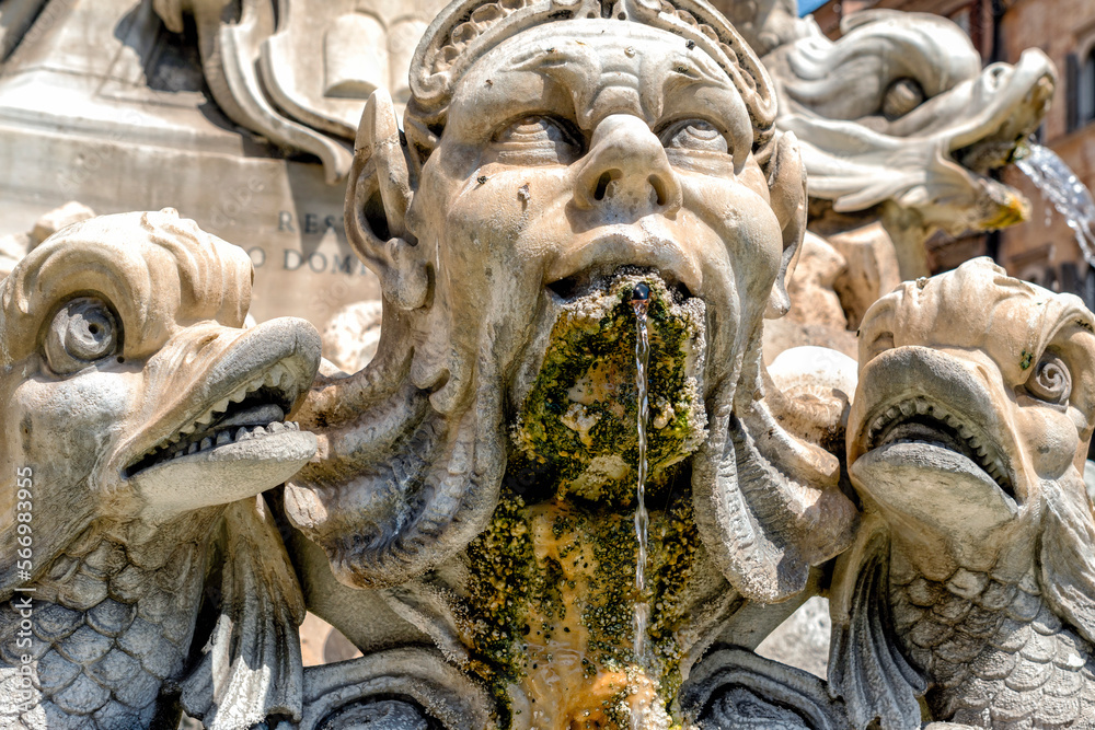 Mythologie am Brunnen vor dem Pantheon in Rom,  Piazza della Rotonda , Fontana del Pantheon, Fontana della Rotonda