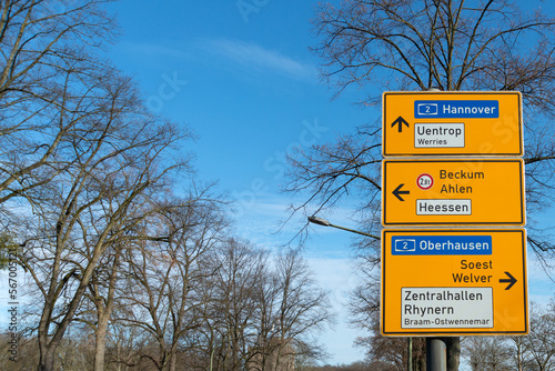 Verkehrswegweiser auf Ostenallee in Hamm photo