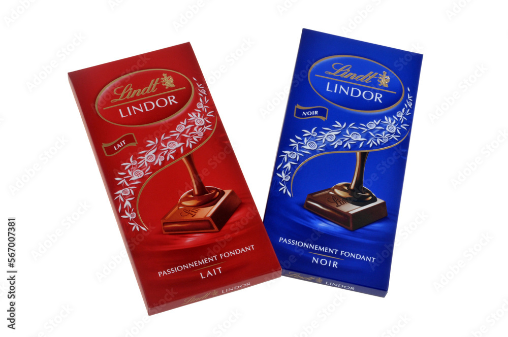 Tablettes de chocolat au lait et noir de la marque Lindor de Lindt