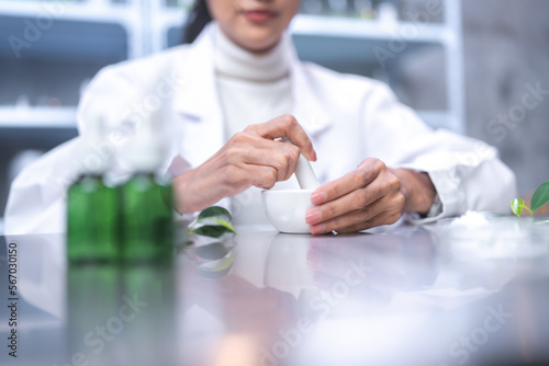 Pharmaceutical factory woma...