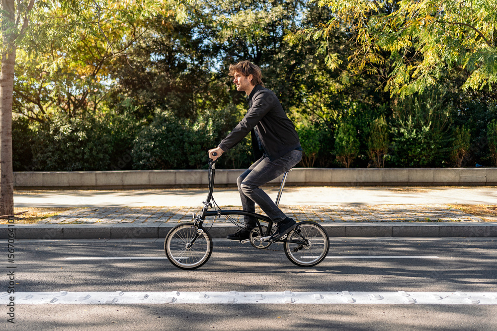 Naklejka premium Man Riding Bike in Street