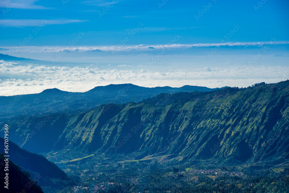 Obraz premium Mountain with fog on blue sky with cloud in the morning.