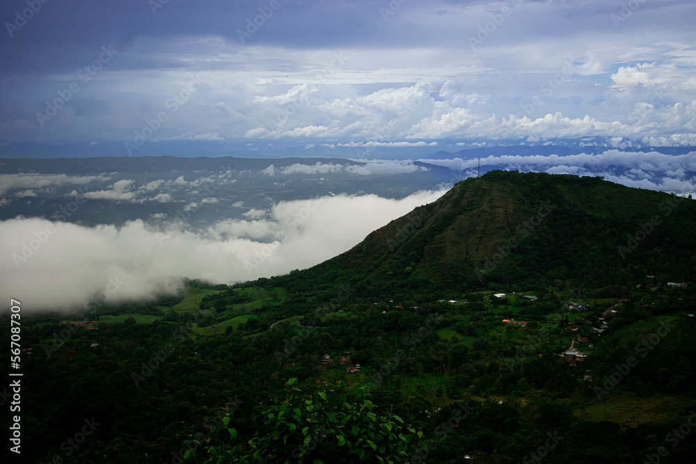 Obraz premium clouds over the mountains