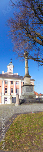 Der Marktplatz einer historischen Altstadt aus dem 13. Jahrhundert