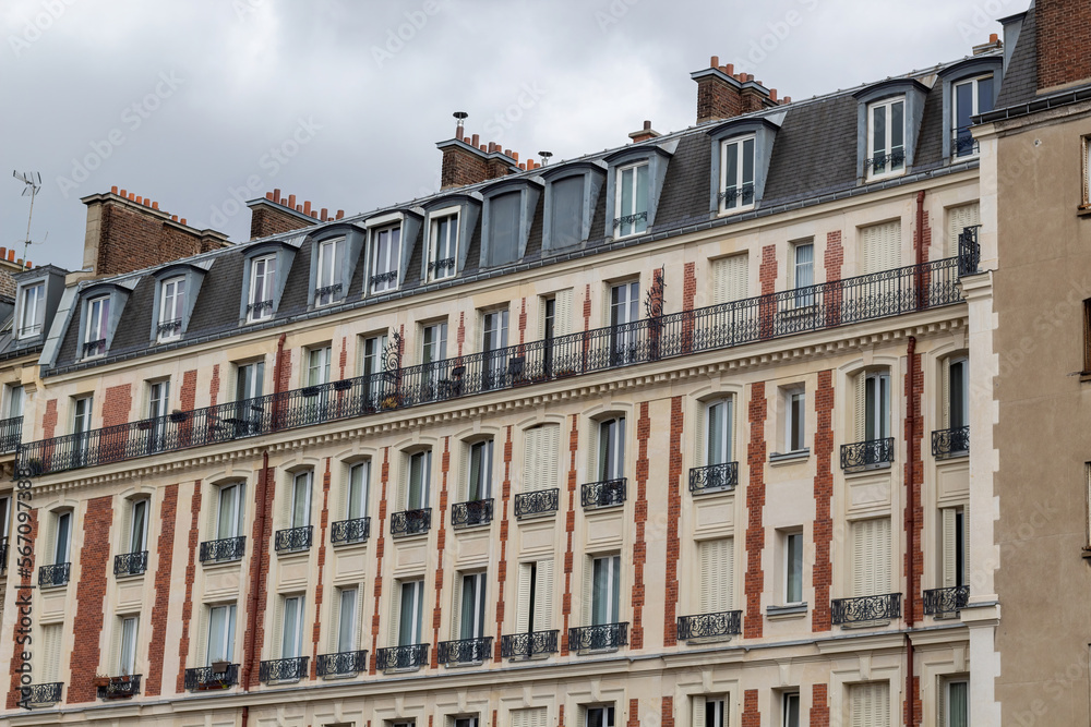 Fototapeta premium facade of a building in the center