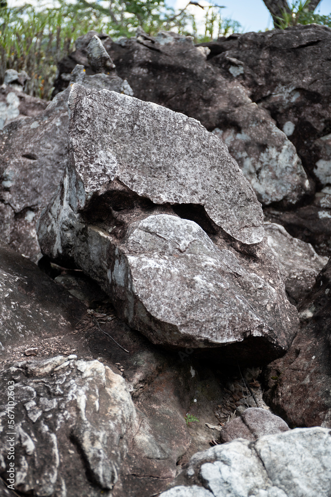 Fototapeta premium Rocks texture, Brazilian Cerrado. Large stones, natural stains. Next to the river. Background, backdrop. Goias landscape. Photo taken in the Chapada dos Veadeiros National Park.