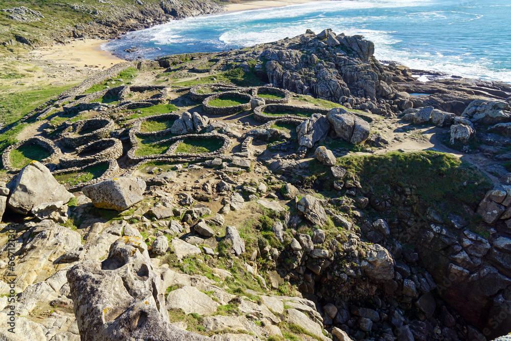 Castro de Baroña (ocupado hasta el siglo I d.C.). Es uno de los castros ...