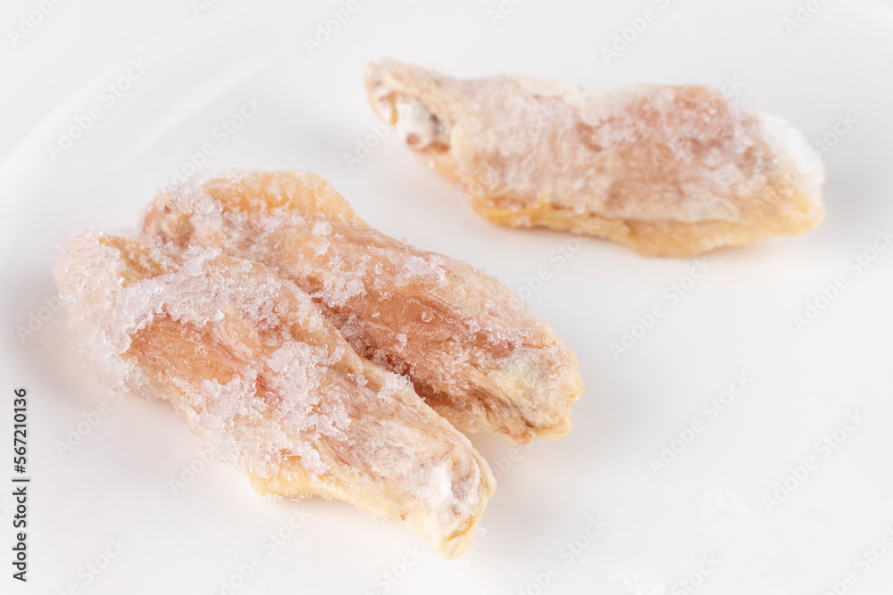 冷凍保存したたくさんの鶏肉の手羽中 冷凍保存したたくさんの鶏肉の手羽中