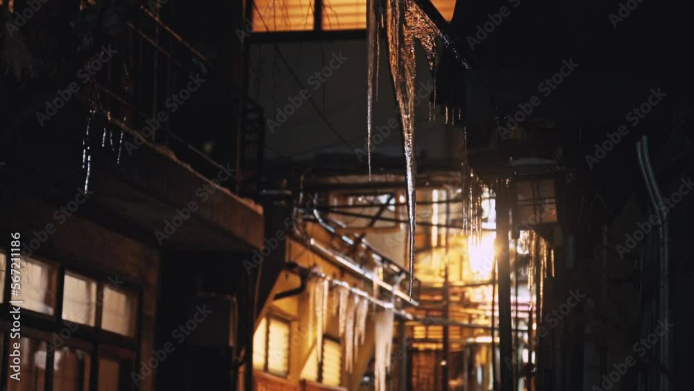 夜の温泉旅館　冬の雪景色にて