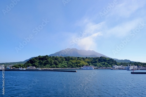 噴煙の上がる桜島