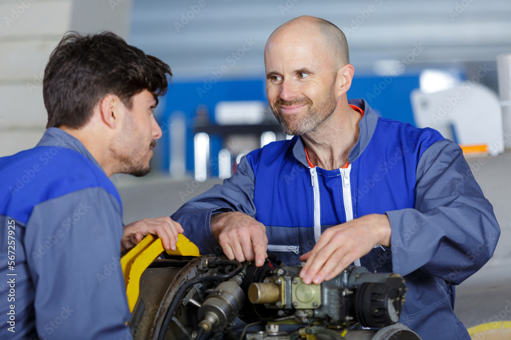mechanics talking about a motor mechanics talking about a motor
