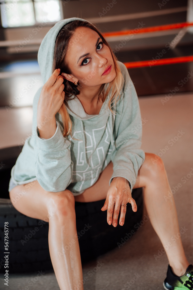 Obraz premium woman talking on the phone