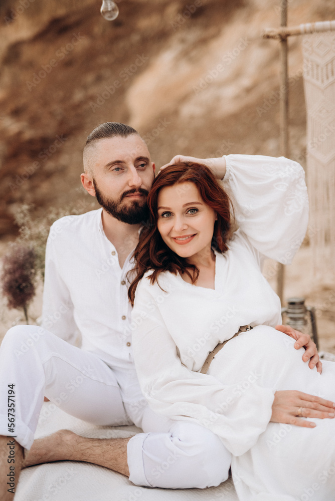 Fototapeta premium pregnant girl and boyfriend on a picnic