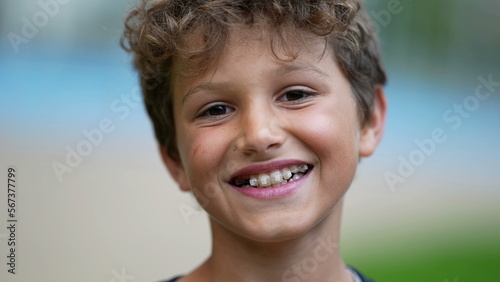 Tableau sur toile Happy young boy portrait face closeup smiling outside