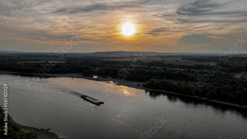 Obraz na płótnie sunset over the river w salonie