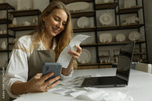 the girl pays checks through the application, small business, online tax payment