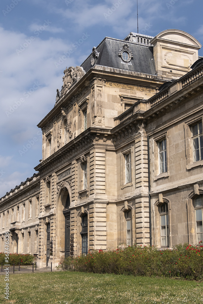 Obraz premium Architectural fragment of the facade of the military school (Ecole Militaire) founded in 1750 in Paris. Artillery (Artillerie) building. Paris, France. 