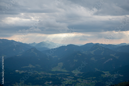 Allgäuer Alpen Sonnenstrahlen durch die Wolken © runner77