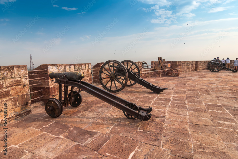 Famous Kilkila cannons on the top of Mehrangarh fort. overlooking city of Jodhpur for proctection since ancient times. Huge long barrel is a favourite tourist attraction. Jodhpur, Rajasthan, India.