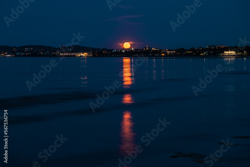 Super full moon rising over the beach in Sandymount, Dublin, Ireland © Lucky Ev