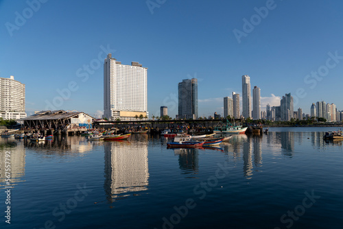 fish market and Skyline in Panama City © Ricardo Canino